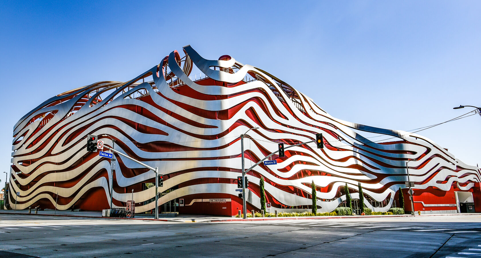 Автомобильный музей Петерсена